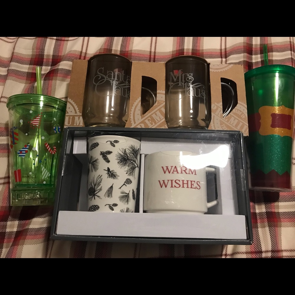 Gifts! Christmas mug sets an cups.  Great gifts, NWT